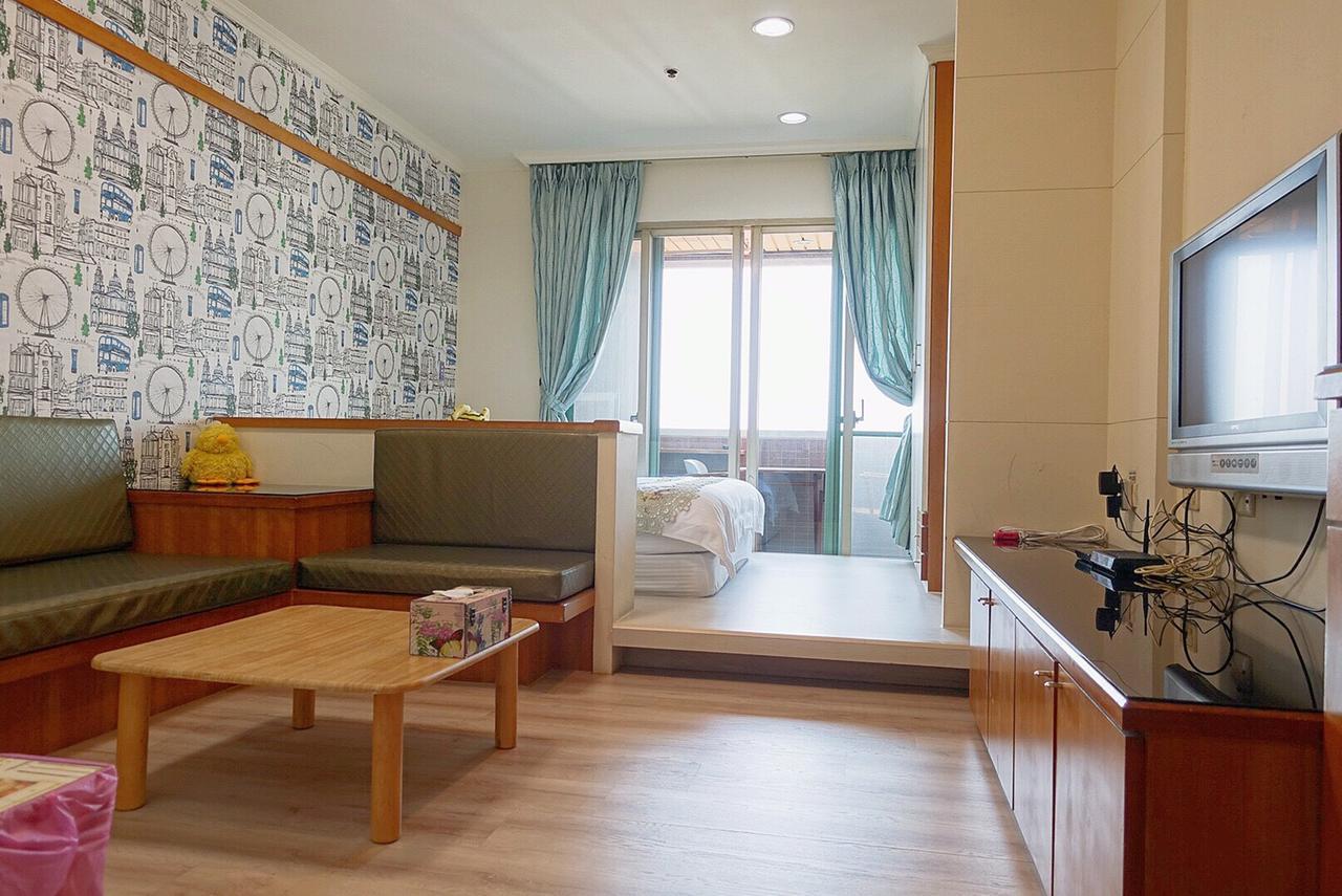 Arteyes Theme Suite Sunduo Hall Kaohsiung Exterior photo